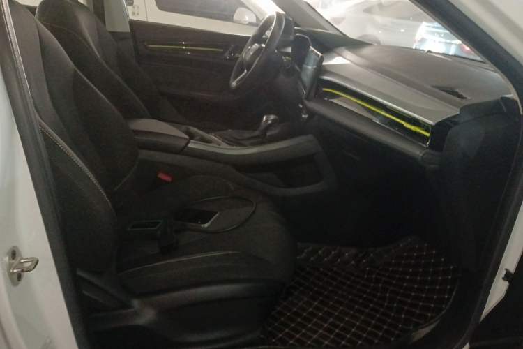 Used Roewe i5 2021 1.5L CVT Platinum Edition
