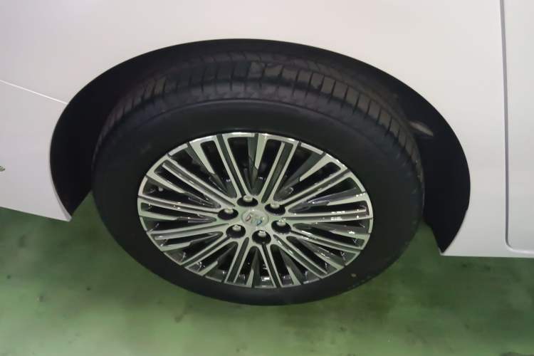 Used Buick GL8 New Energy 2024 Lu Zun Luxury Edition 6-Seater
