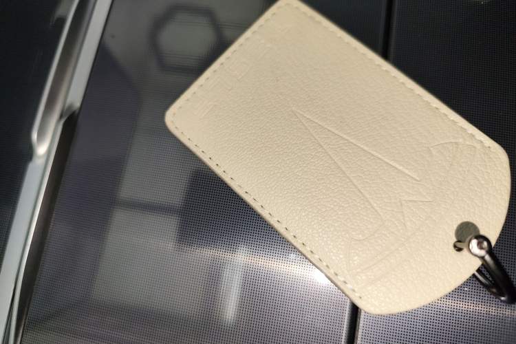 Used Tesla Model Y 2025 Long-Range All-Wheel-Drive Version
