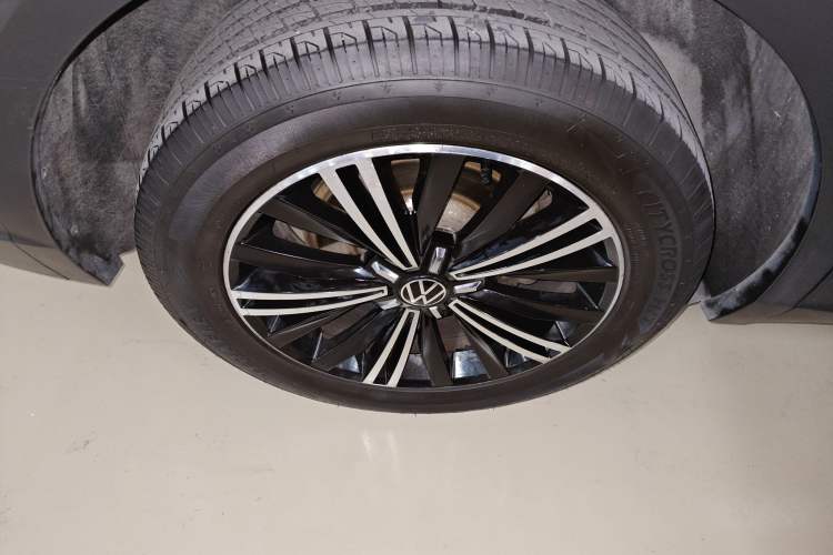 Used Volkswagen Tiguan L 2021 330TSI Automatic Two-Wheel Drive Smart Edition
