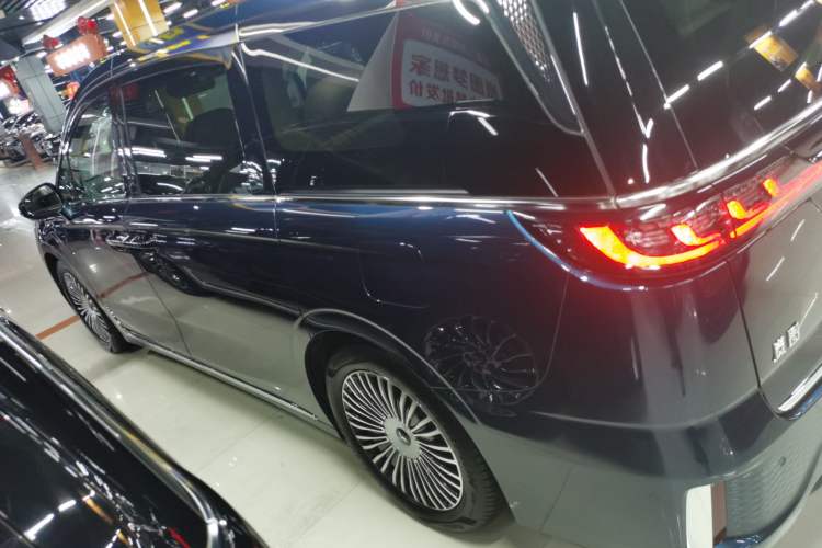 Used VOYAH Dream 2025 PHEV Four-Wheel-Drive Flagship Kunpeng Edition
