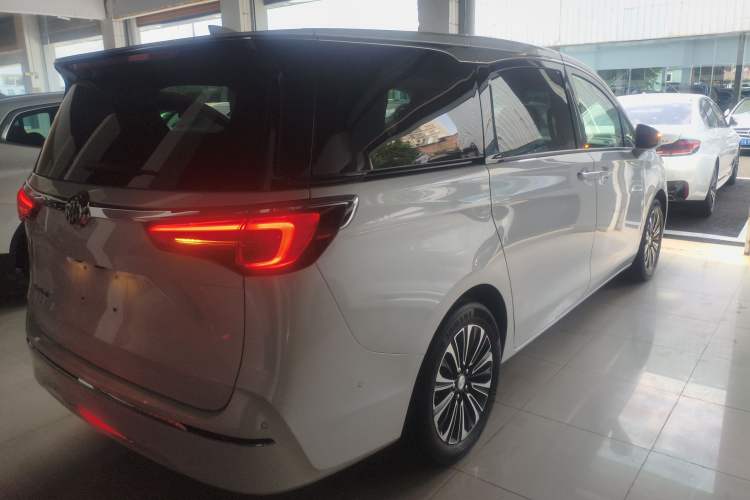 Used Buick GL8 2021 ES Landtrek 653T Luxury Model
