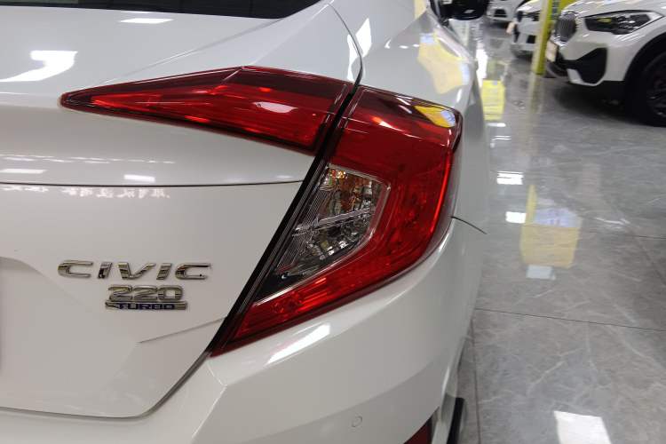 Used Honda Civic 2016 220TURBO CVT Luxury Edition
