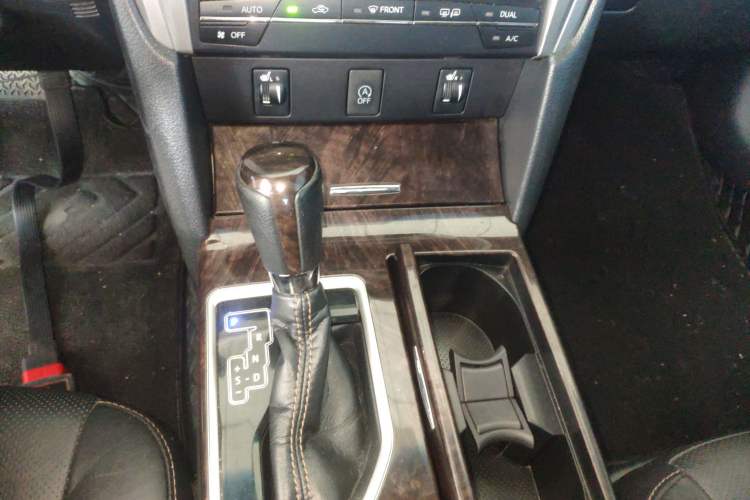 Used Toyota Camry 2016 2.0G 10th Anniversary Leading Edition
