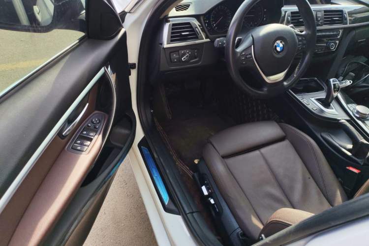 Used BMW 3 Series 2018 320Li Leading Luxury Package
