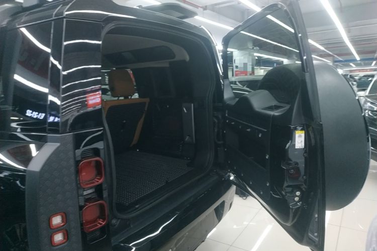 Used Land Rover Defender 2023 Facelift 110 3.0T P400 Dark Edition
