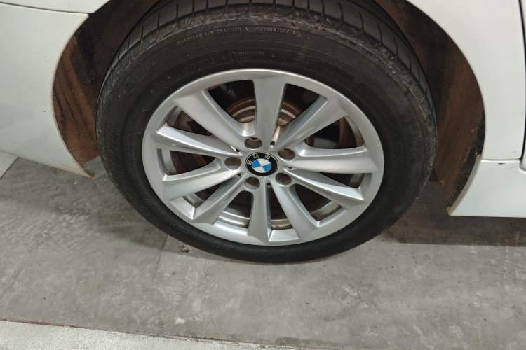 Used BMW 5 Series 2014 520Li Elegant Model
