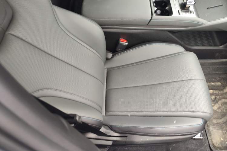 Used BYD Qin L 2025 DM-i Smart Drive 80KM Leading Model