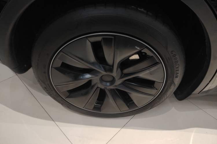Used Tesla Model Y 2023 Rear-Wheel-Drive Version
