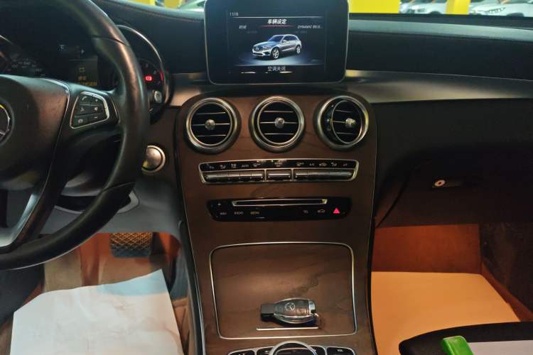 Used Mercedes-Benz GLC 2016 GLC 300 4MATIC Dynamic Model