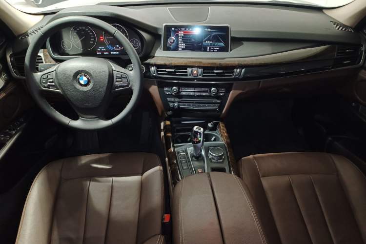 Used BMW X5 2015 xDrive28i
