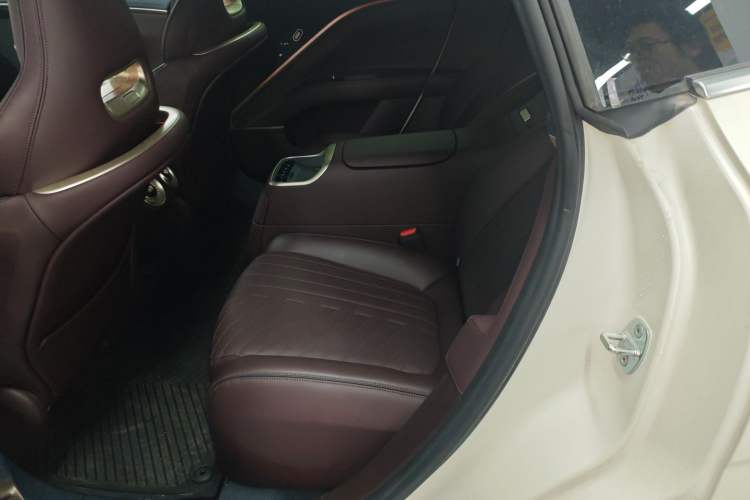 Used  11 2022 Ultra-Long Range Dual-Motor Luxury Edition 4 Seats