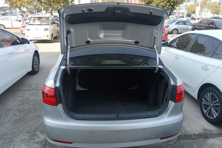 Used Volkswagen Lavida 2013 Restyled Classic 1.6L Automatic Comfort Edition
