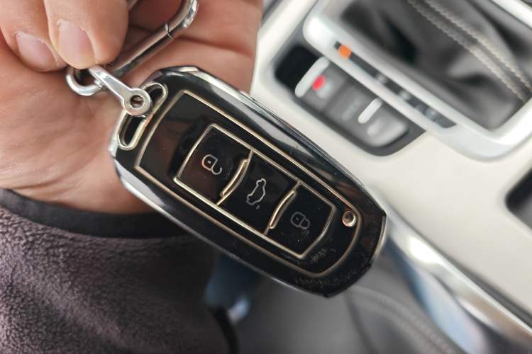 Used Geely Auto Emgrand X7 Sport 2018 1.8TD Automatic Two-Wheel Drive Smart Connect 4G Internet Edition
