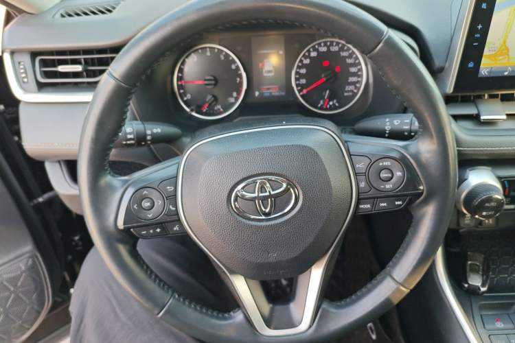 Used Toyota Wildlander 2022 2.0L CVT 4x4 Luxury PLUS Edition
