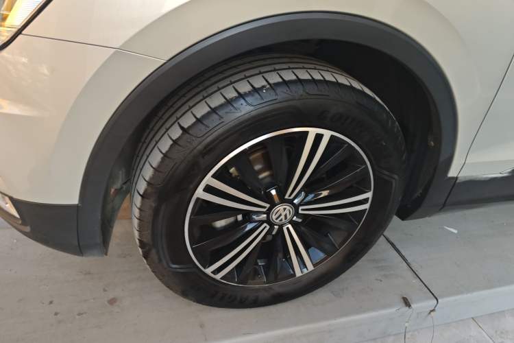 Used Volkswagen Tiguan L 2020 330TSI Automatic Two-Wheel Drive Luxury Edition China VI Standard