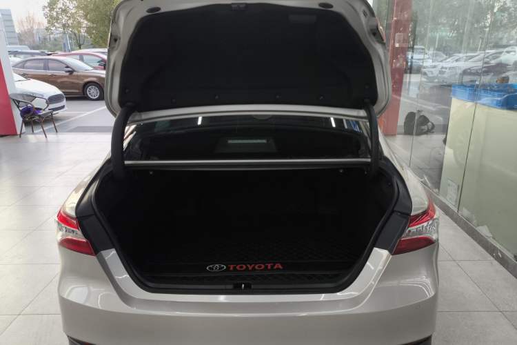 Used Toyota Camry 2021 2.0G Luxury Edition
