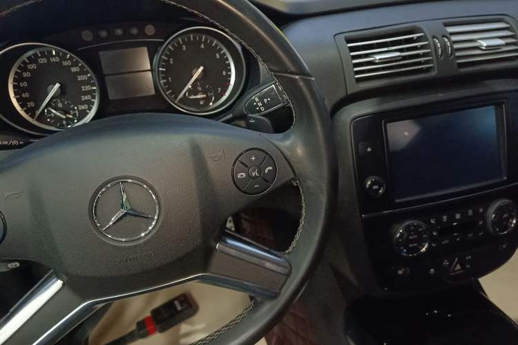 Used Mercedes-Benz R-Class 2017 R 320 4MATIC Business Edition Prestige Model