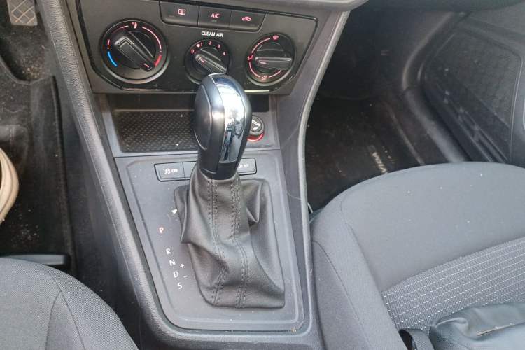 Used Volkswagen Lavida 2015 1.6L Automatic Fashion Edition
