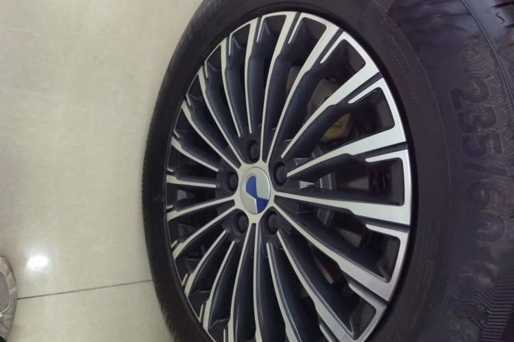 Used Denza D9 2025 DM-i Smart Drive 1100 Luxury Model