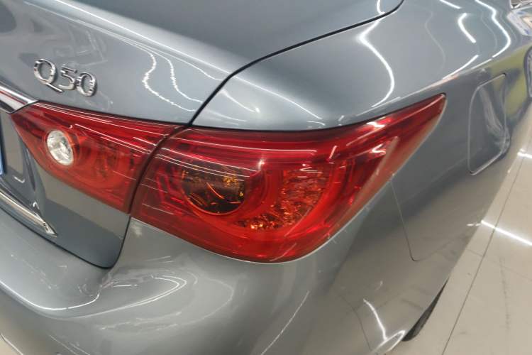 Used Infiniti Q50 2014 2.0T Comfort Edition
