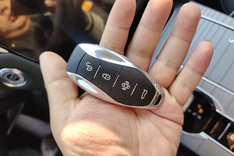 Used Hongqi HS7 PHEV 2024 2.0T PHEV Four-Wheel Drive Flagship Edition 6 Seats
