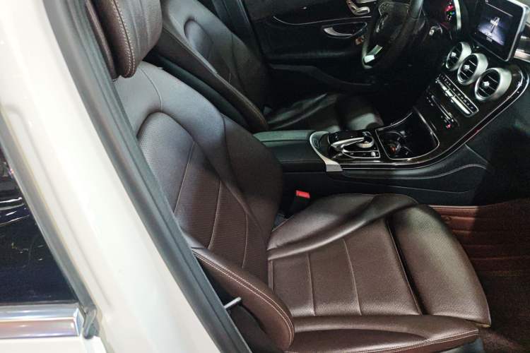 Used Mercedes-Benz GLC 2018 Facelift GLC 260 4MATIC Luxury Edition
