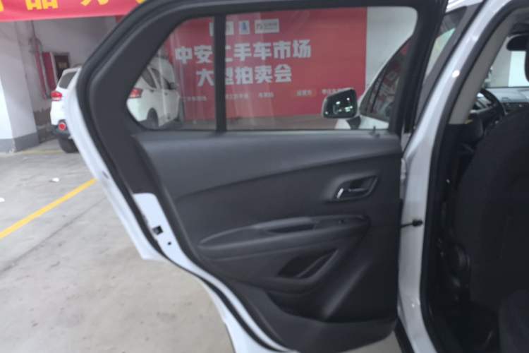 Used Chevrolet Trax 2016 1.4T Automatic Two-Wheel Drive Comfort Version with Sunroof
