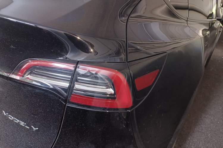 Used Tesla Model Y 2022 Long-Range All-Wheel-Drive Version
