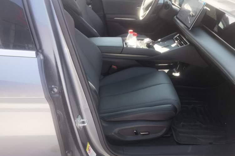 Used BYD Qin L 2025 DM-i Smart Drive 120KM Superior Model
