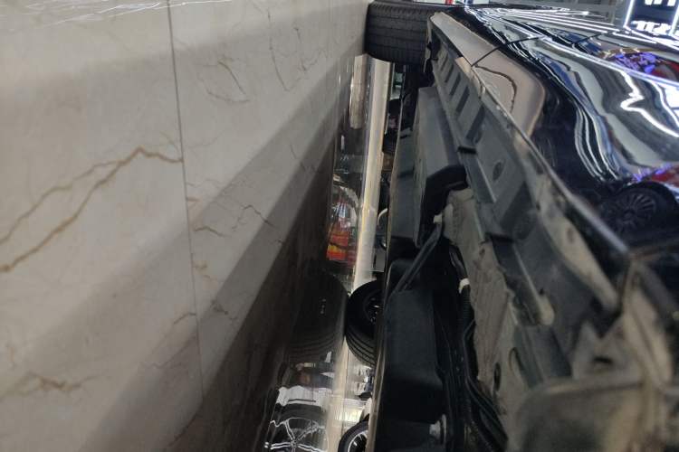 Used Toyota Venza 2023 2.5L Smart Electric Hybrid Dual-Drive Prestige Version
