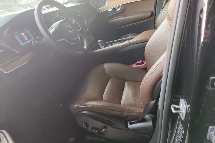 Used Volvo XC90 2023 B5 SmartDrive Luxury Edition 5 Seats