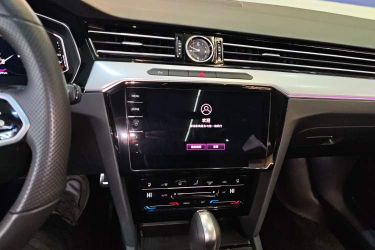 Used Volkswagen Magotan 2024 2 Million Units Zhongxiang Version 330TSI DSG Luxury Edition
