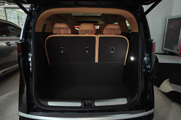 Used Denza D9 2025 DM-i Intelligent Drive 1020 Four-Wheel Drive Flagship Model