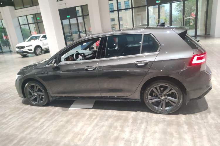 Used Volkswagen Golf 2023 Facelift 280TSI DSG R-Line Lite
