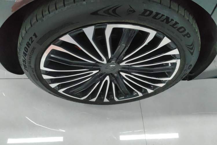 Used  12 2025 Ultra Extended-Range Edition
