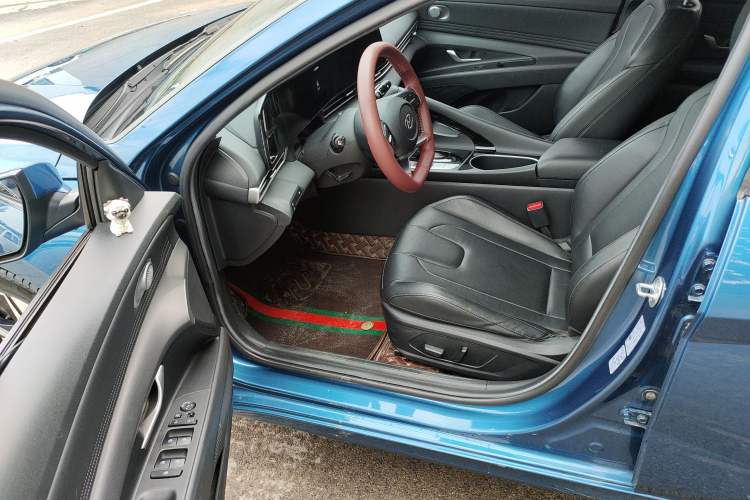 Used Hyundai Elantra 2021 1.5L CVT LUX Prestige Edition
