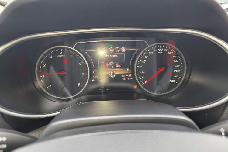 Used Hongqi H5 2022 Classic Model Facelift 1.8T Automatic Smart Connect Flagship Edition
