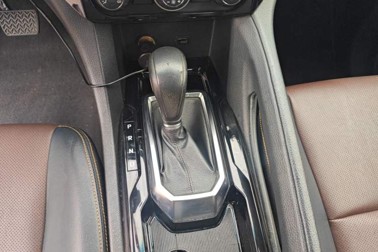 Used JMC Yusheng S350 2016 2.0T Automatic Two-Wheel Drive Gasoline Ultra-Luxury 5-Seater
