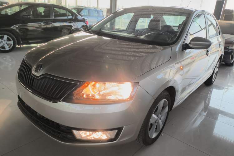 Used Skoda Rapid 2013 1.6L Automatic Smart Selection Model
