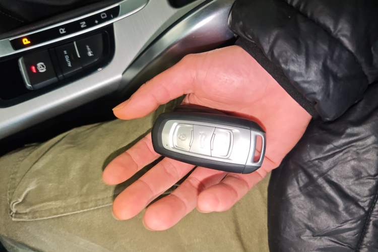 Used Geely Auto Emgrand X7 Sport 2018 1.8TD Automatic Two-Wheel Drive ZhiZun Model with 4G Connectivity