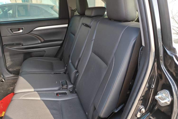 Used Toyota Highlander 2018 2.0T Four-Wheel Drive Prestige Version 7 Seats China VI Standard
