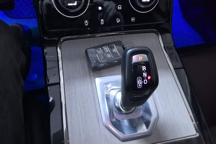 Used Land Rover Range Rover Evoque New Energy 2022 Aurora L P300e Plug-in Hybrid Electric Version
