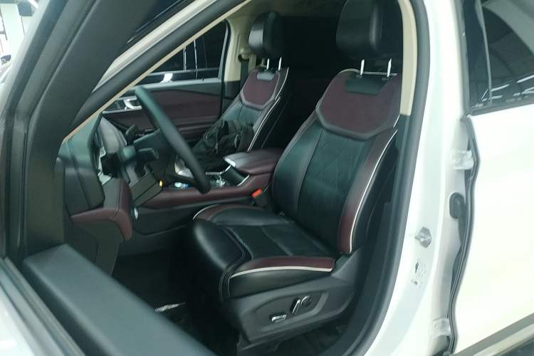 Used Ford Explorer 2023 EcoBoost 285 Four-Wheel Drive Titanium Edition 6 Seats