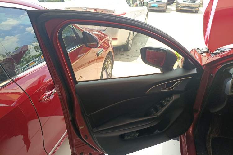 Used Mazda Mazda 3 Axela 2017 Hatchback 1.5L Automatic Luxury Model Emission Standard China V
