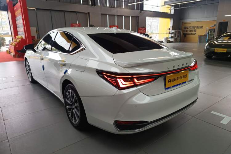 Used Lexus ES 2025 300h Deluxe Edition