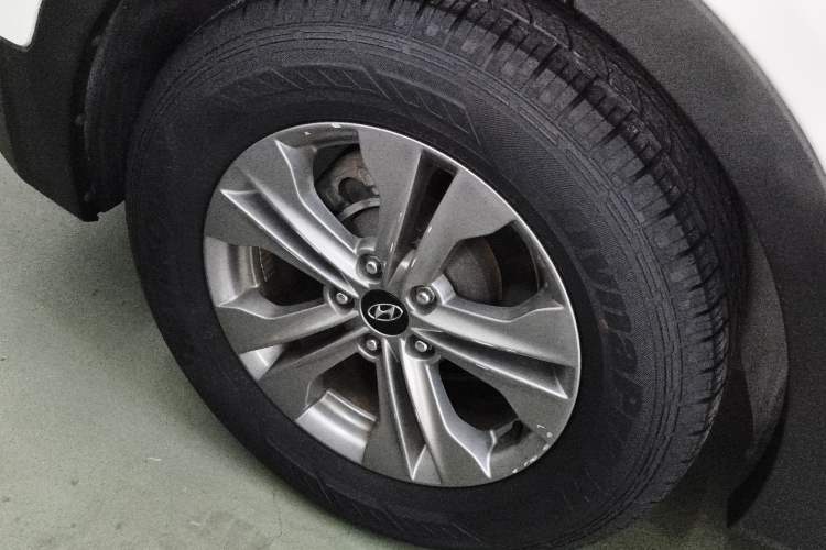 Used Hyundai Santa Fe 2013 2.4L Automatic Two-Wheel Drive Smart Version
