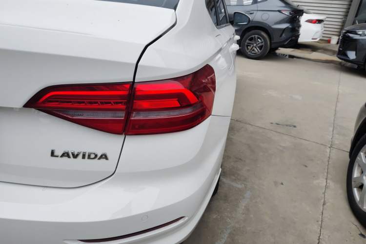 Used Volkswagen Lavida 2019 1.5L Automatic Comfort Edition China VI Standard
