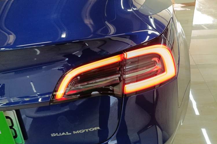 Used Tesla Model 3 2019 Long-Range All-Wheel-Drive Version
