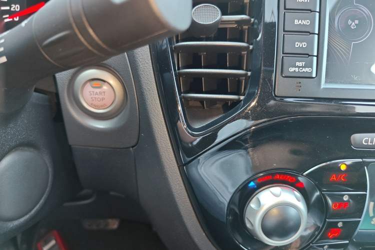 Used Infiniti ESQ 2014 1.6L Spontaneous Edition